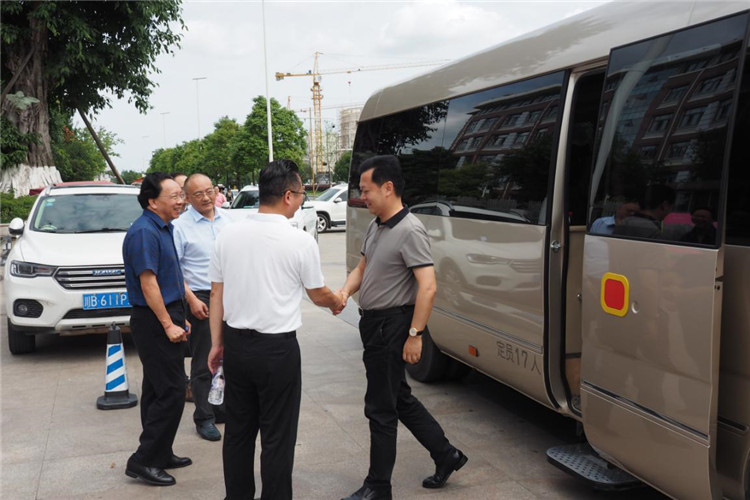 涪城區(qū)鄧輝區(qū)長一行蒞臨東辰集團(tuán)視察調(diào)研1.jpg 涪城區(qū)鄧輝區(qū)長一行蒞臨東辰集團(tuán)視察調(diào)研1.jpg