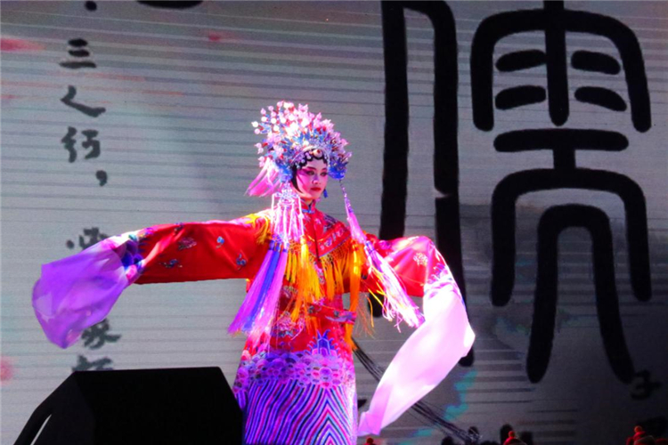 成都東辰學(xué)校 歌伴舞 《夢回大唐》